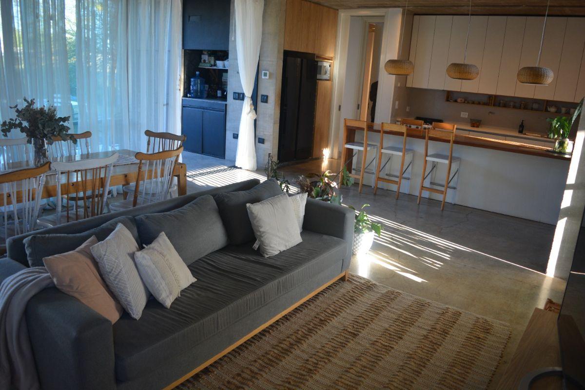 VENTA CASA DE CATEGORÍA EN SIETE SOLES, VERANDAS - 3 DORMITORIOS C/ PILETA