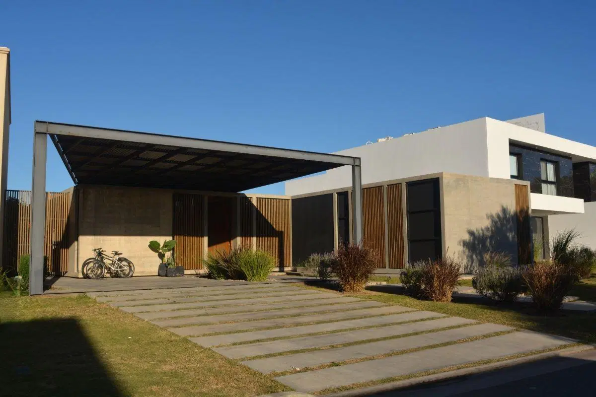 VENTA CASA DE CATEGORÍA EN SIETE SOLES, VERANDAS - 3 DORMITORIOS C/ PILETA 2
