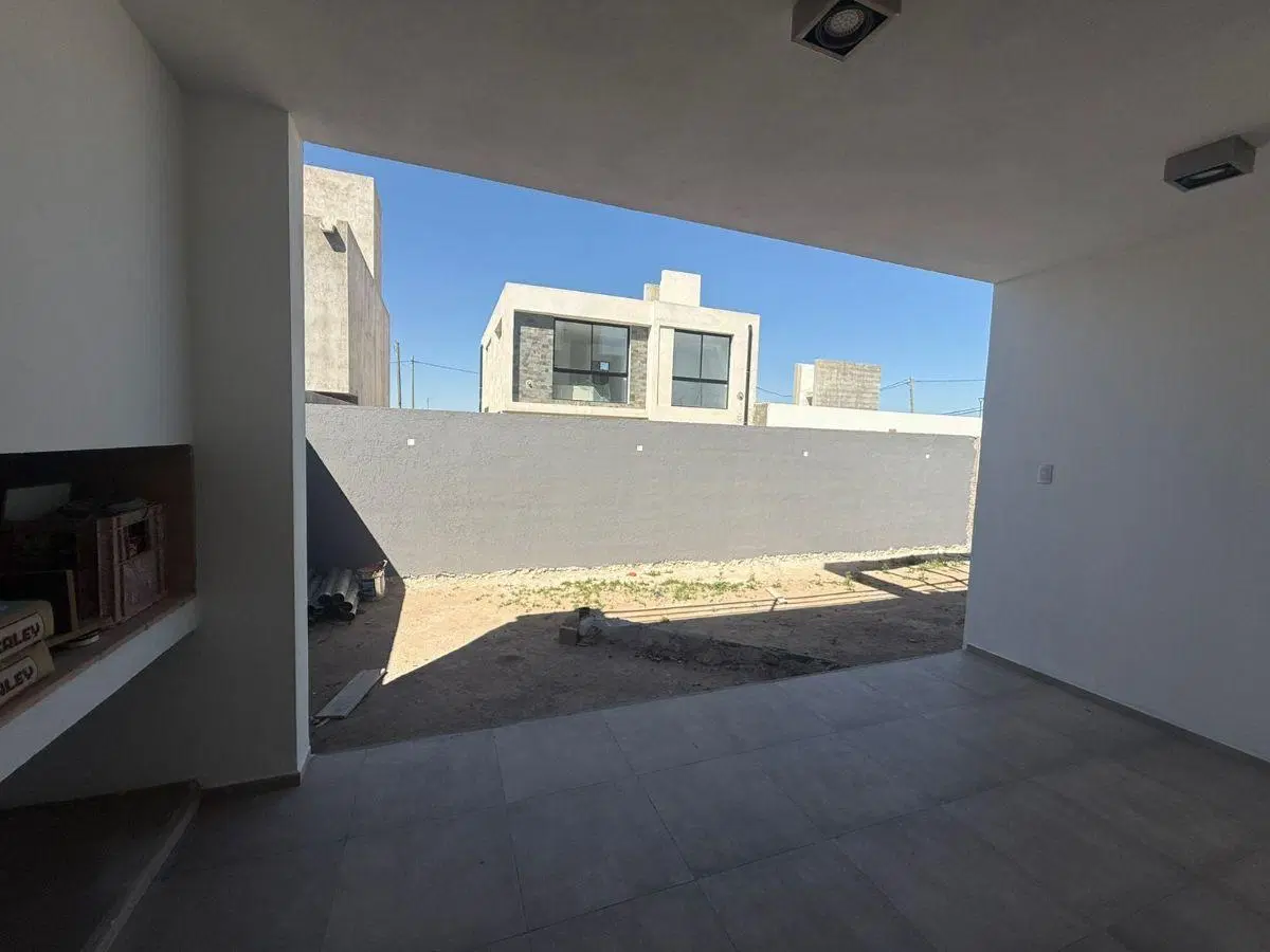 VENTA CASA DE CATEGORÍA EN RINCONES DE MANANTIALES - 4 DORMITORIOS, A ESTRENAR 2
