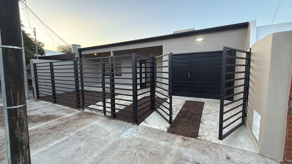 Foto de VENTA CASA EN B° ESCOBAR - 3 DORMITORIOS Y PILETA, imagen 3