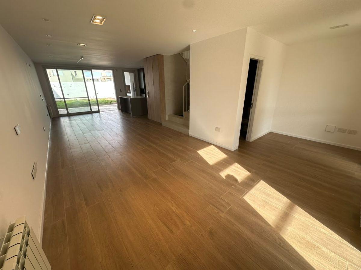 Foto de ALQUILER DUPLEX DE CATEGORÍA EN DOCTA ETAPA 1 - 3 DORMITORIOS, A, imagen 2