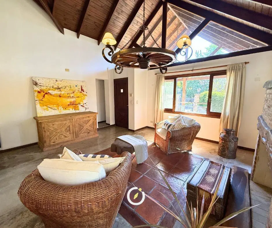Venta casa 3 domitorios con quincho y cochera en Aldea 1
