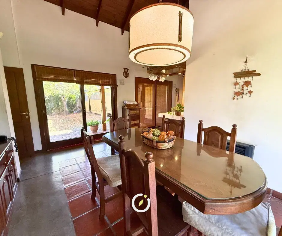 Venta casa 3 domitorios con quincho y cochera en Aldea 5