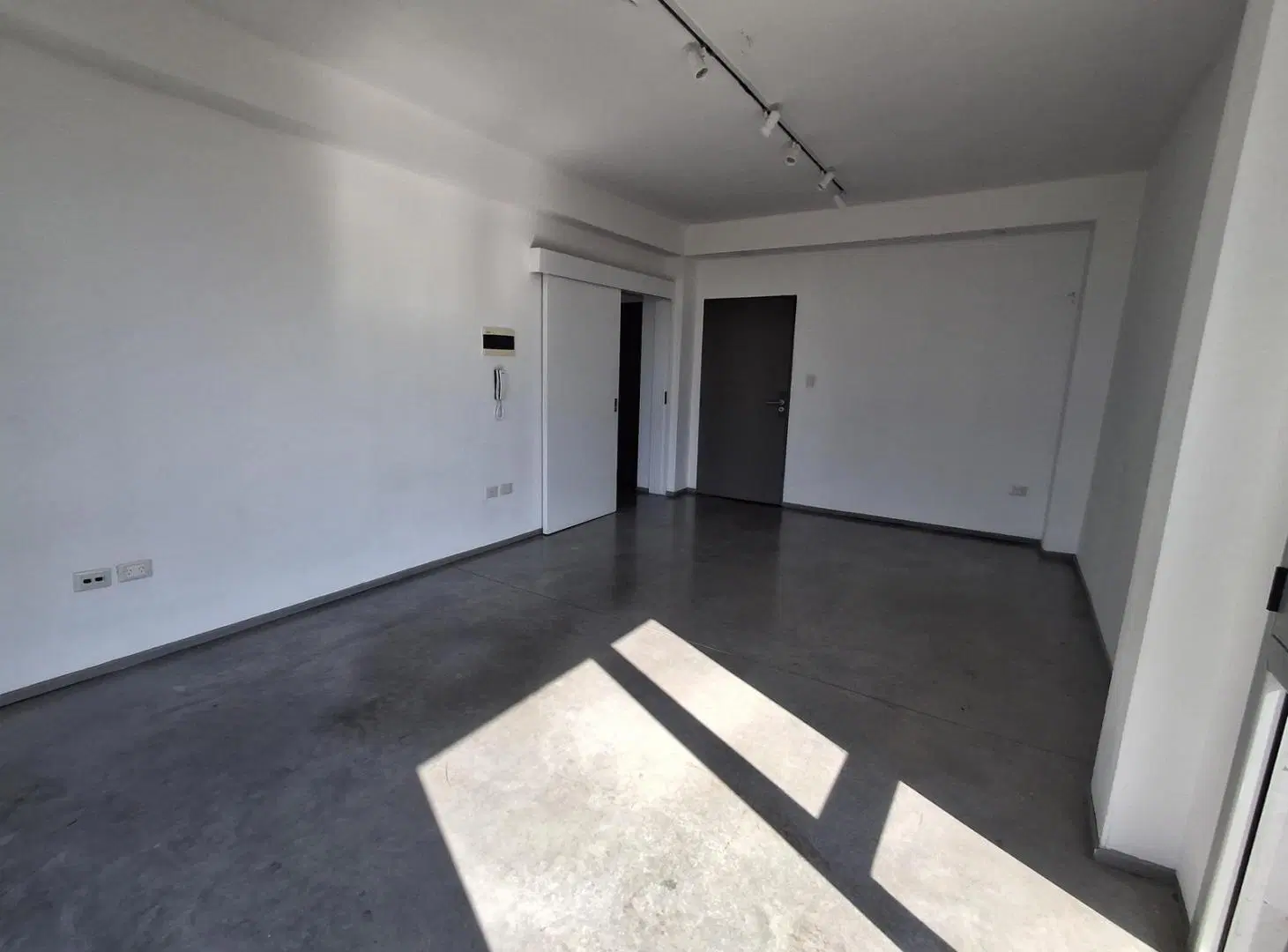 Venta Oficina Modernas en Tierra Nueva Fisherton 3