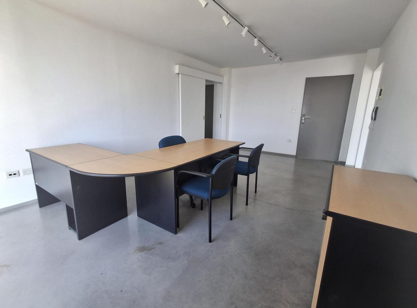 Foto de Venta Oficina Modernas en Tierra Nueva Fisherton, imagen 2
