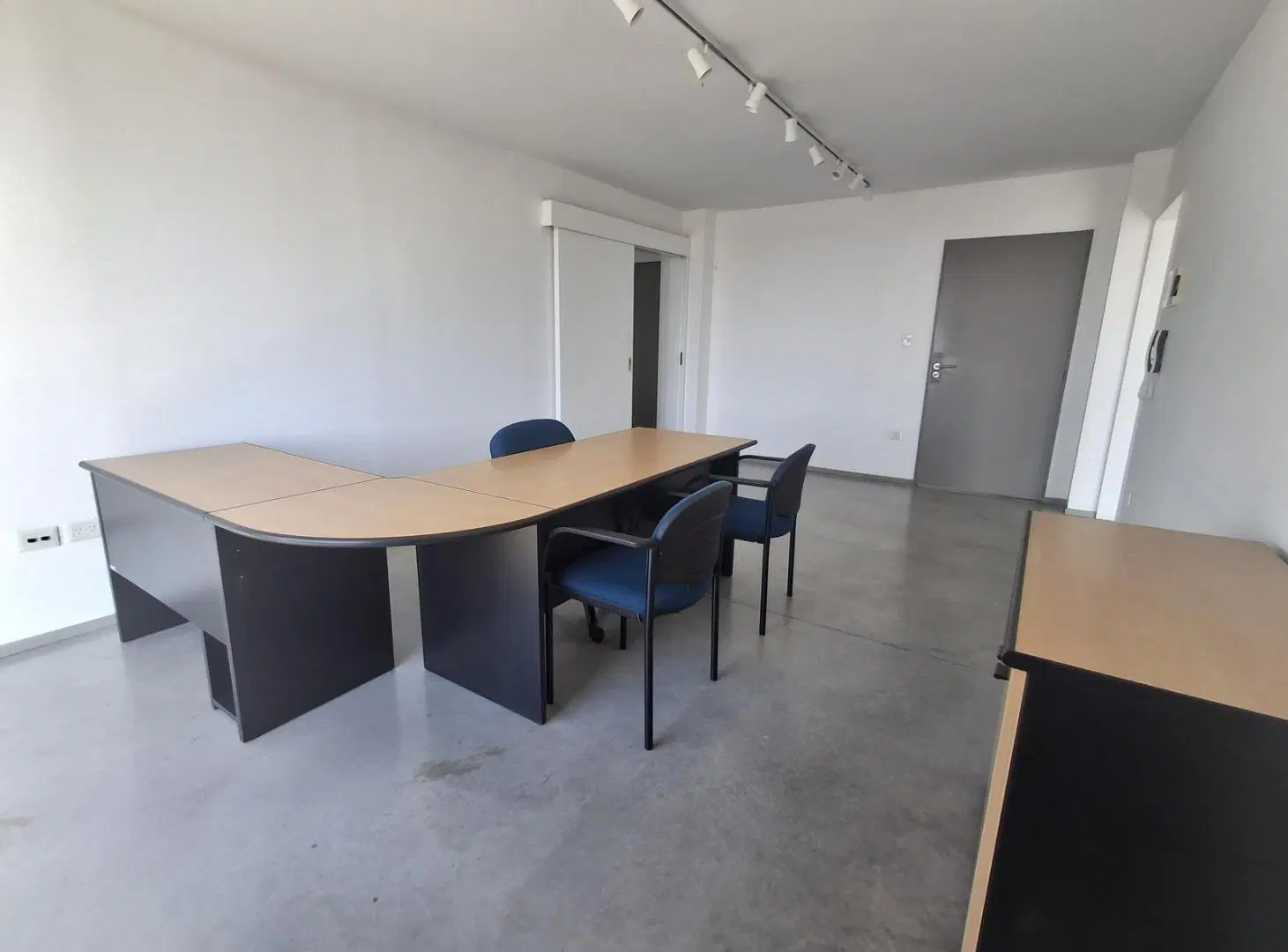 Venta Oficina Modernas en Tierra Nueva Fisherton 2