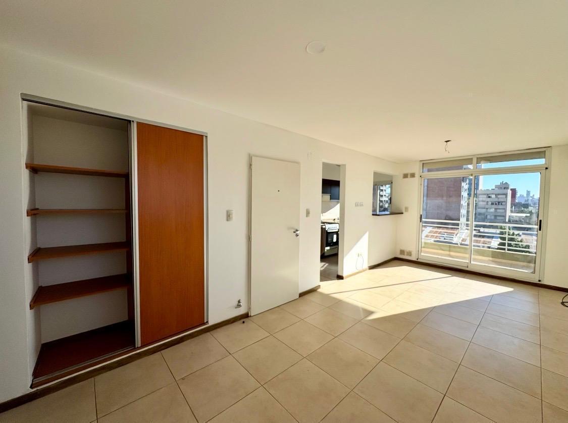 Foto de Alquiler departamento dos dormitorios con cochera - Cerrito 71, imagen 1