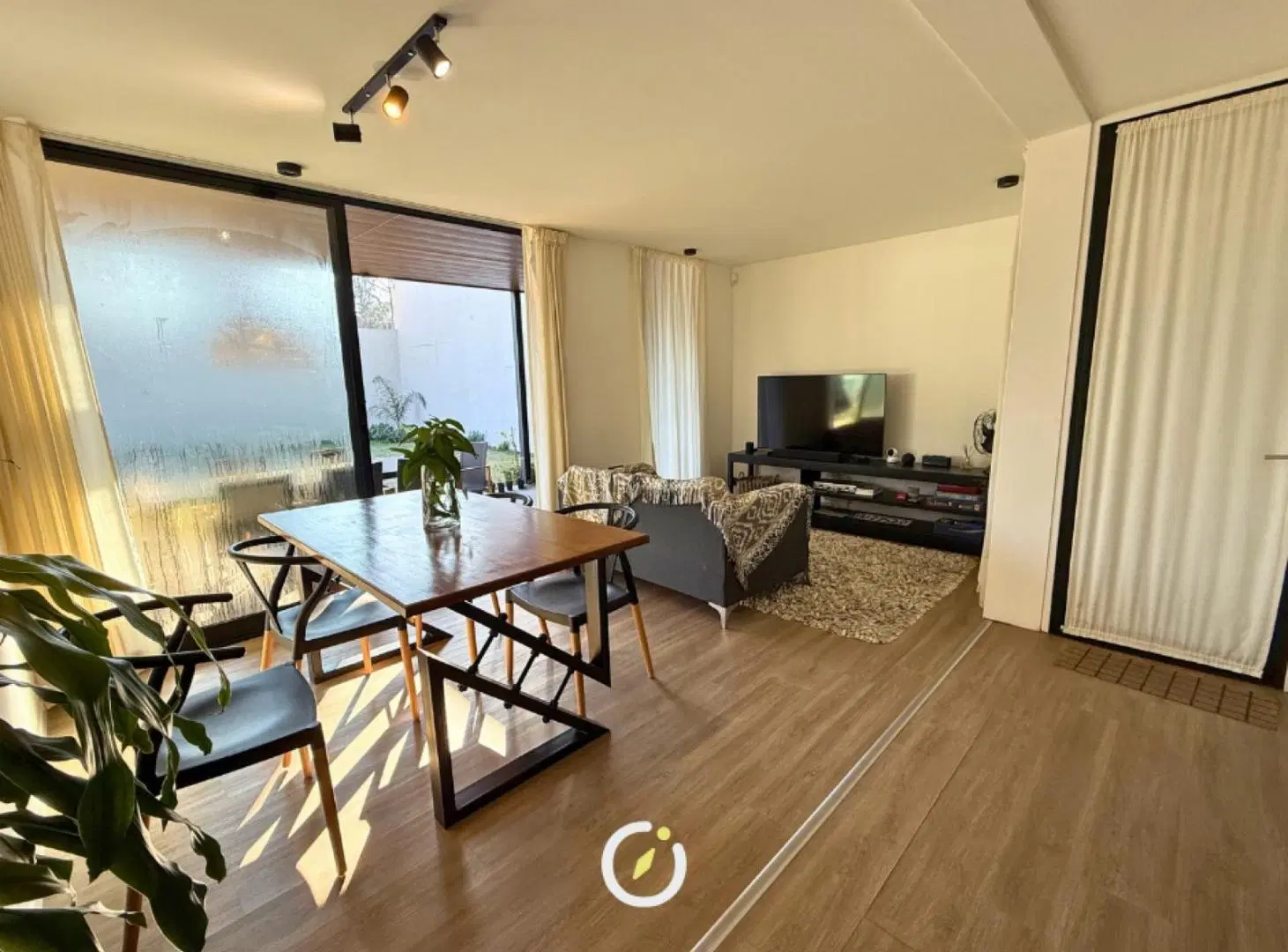 Casa - Fisherton 2