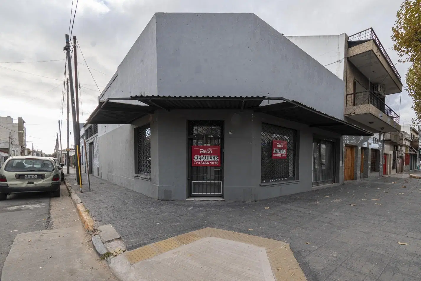 LOCAL COMERCIAL: Excelente en esquina sobre Av Mitre- Villa Dominico 2