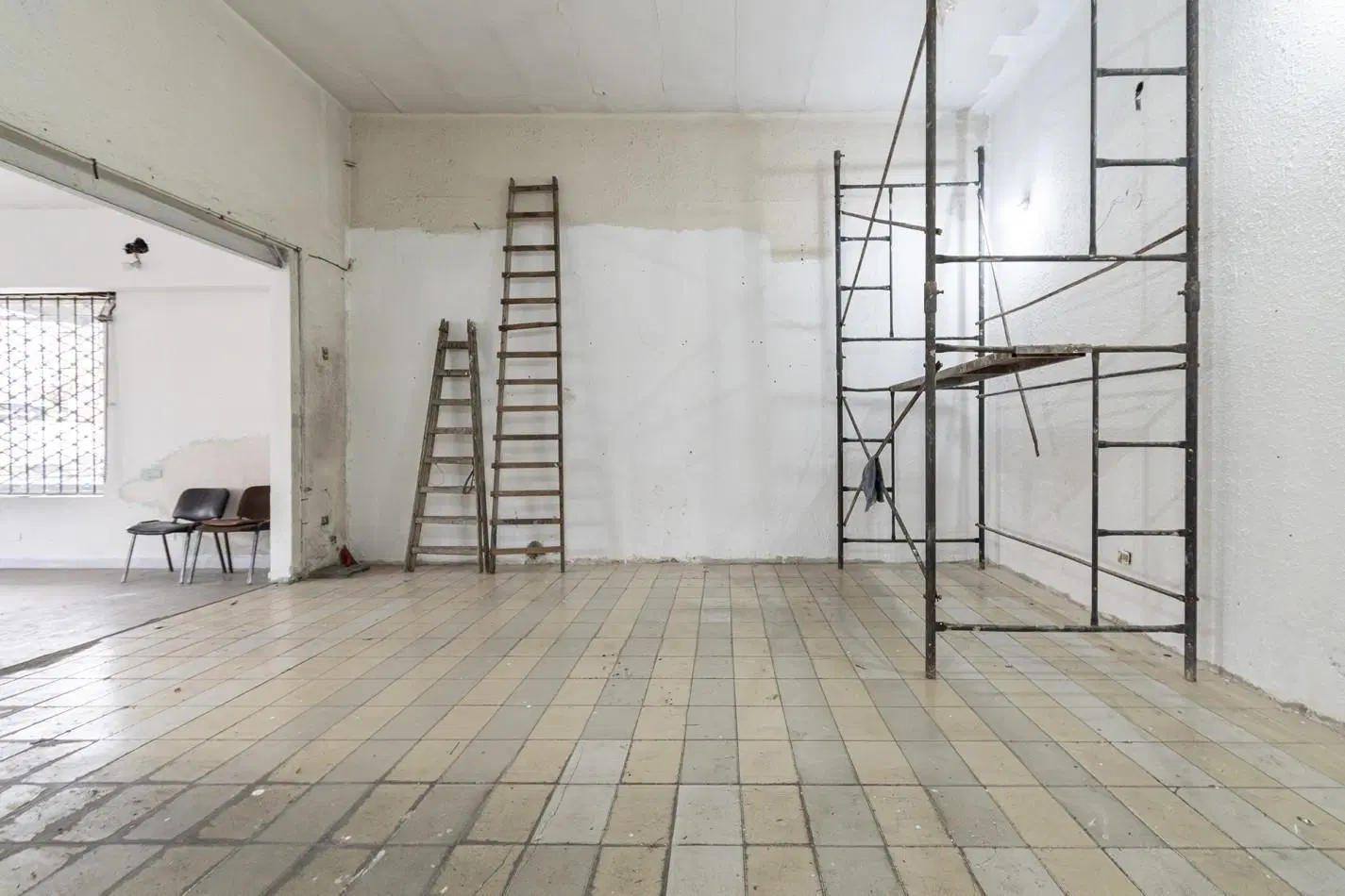 LOCAL COMERCIAL: Excelente en esquina sobre Av Mitre- Villa Dominico 5