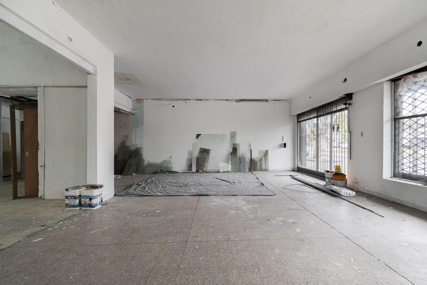 LOCAL COMERCIAL: Excelente en esquina sobre Av Mitre- Villa Dominico 3