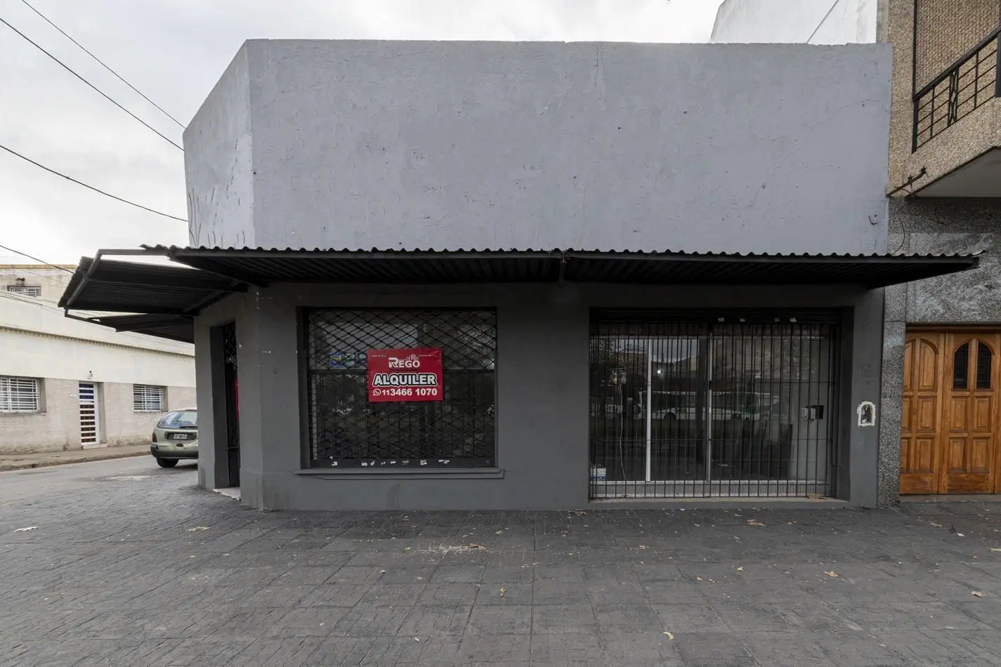 LOCAL COMERCIAL: Excelente en esquina sobre Av Mitre- Villa Dominico 4