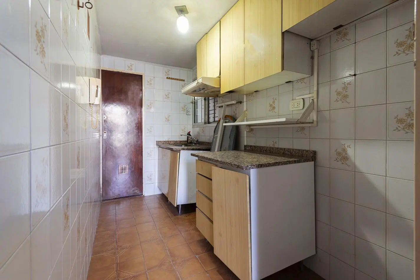Excelente Casa de 4 Ambientes en Esquina con Cochera, Terraza y Parrilla 2