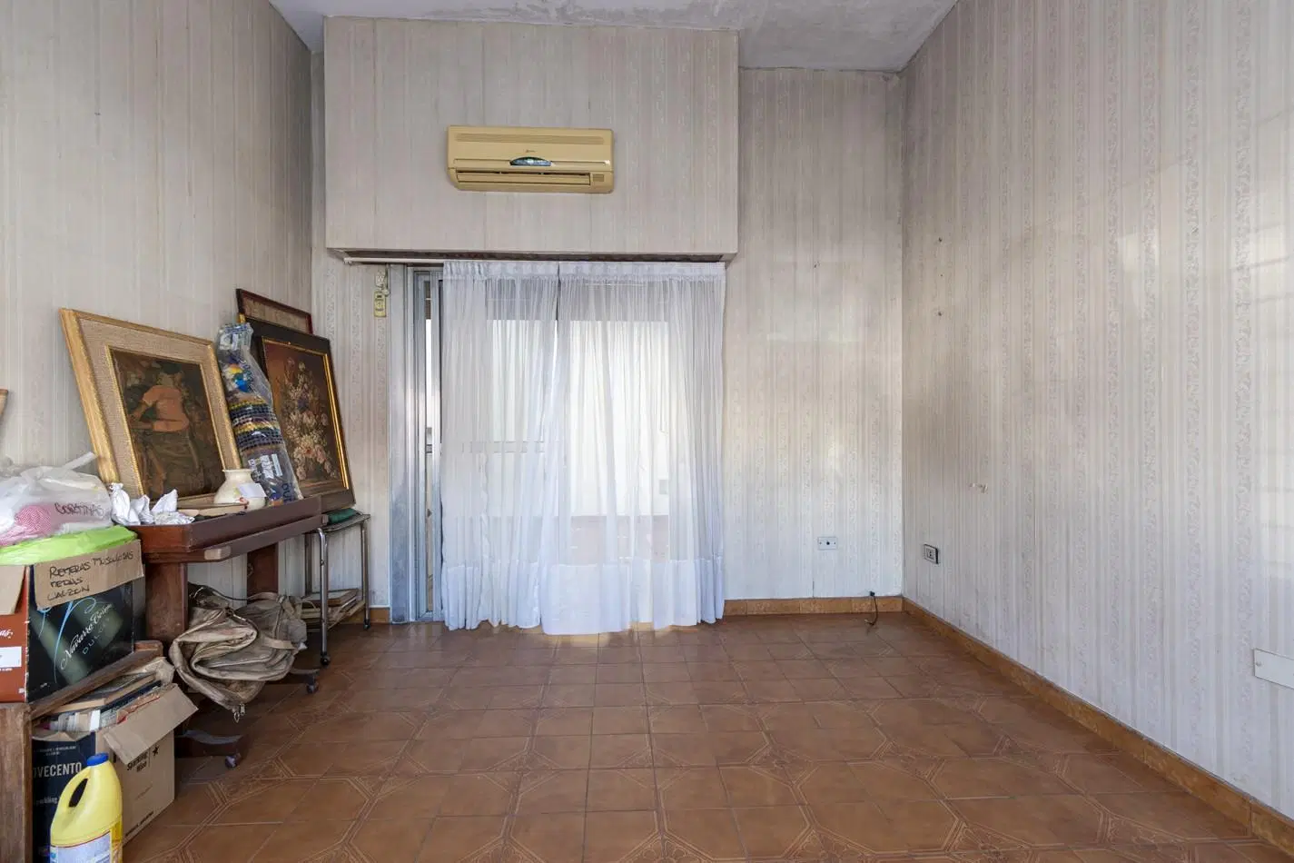Excelente Casa de 4 Ambientes en Esquina con Cochera, Terraza y Parrilla 8