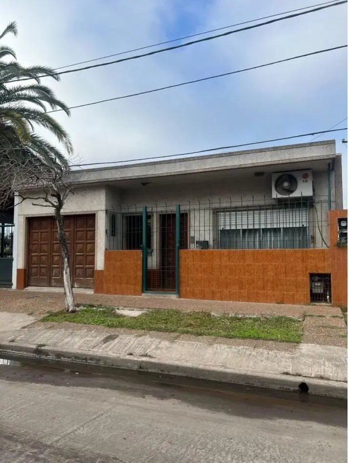VENTA: Casa de 4 Ambientes con Garage + Departamento de 2 Ambientes al Fondo 3