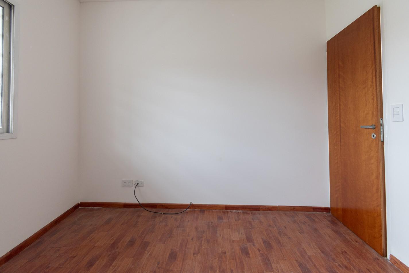 Foto de Alquiler - Departamento 2 Ambientes con Balcon al Frente en Sarandi, imagen 4