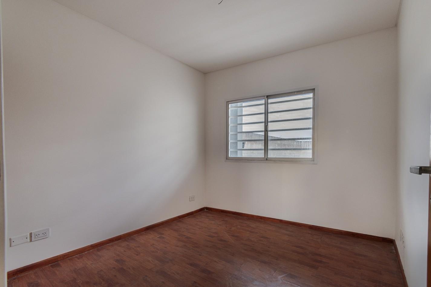 Foto de Alquiler - Departamento 2 Ambientes con Balcon al Frente en Sarandi, imagen 3