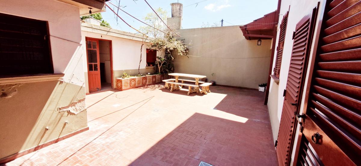 Casa de 3 Dorm. Sobre Camino Centenario 4
