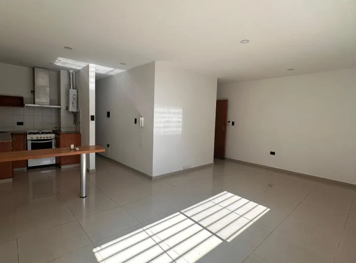 Departamento de 2 habitaciones en Alquiler con garage 3