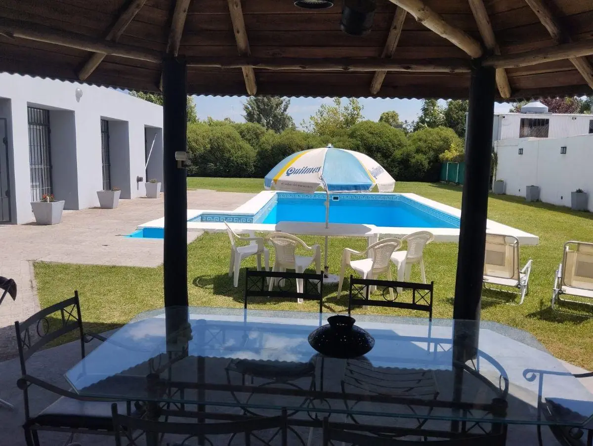 Casa con 1 dormitorio y con amplio lote 1400 m² en venta en Berisso 7