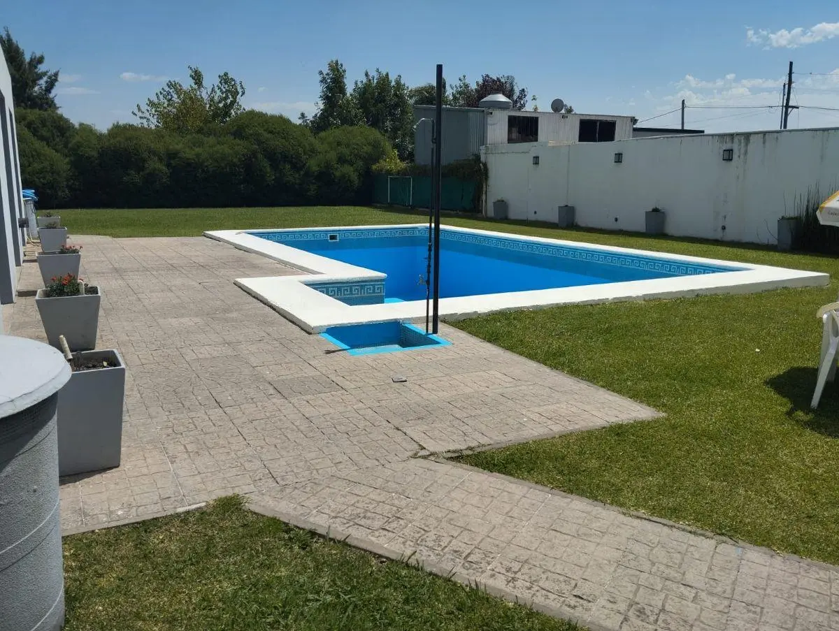 Casa con 1 dormitorio y con amplio lote 1400 m² en venta en Berisso 4