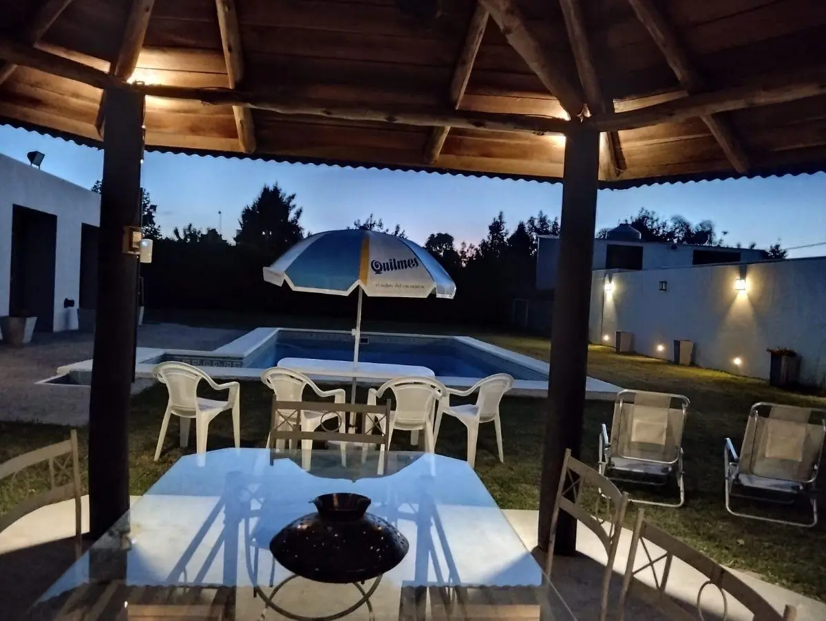 Casa con 1 dormitorio y con amplio lote 1400 m² en venta en Berisso 5
