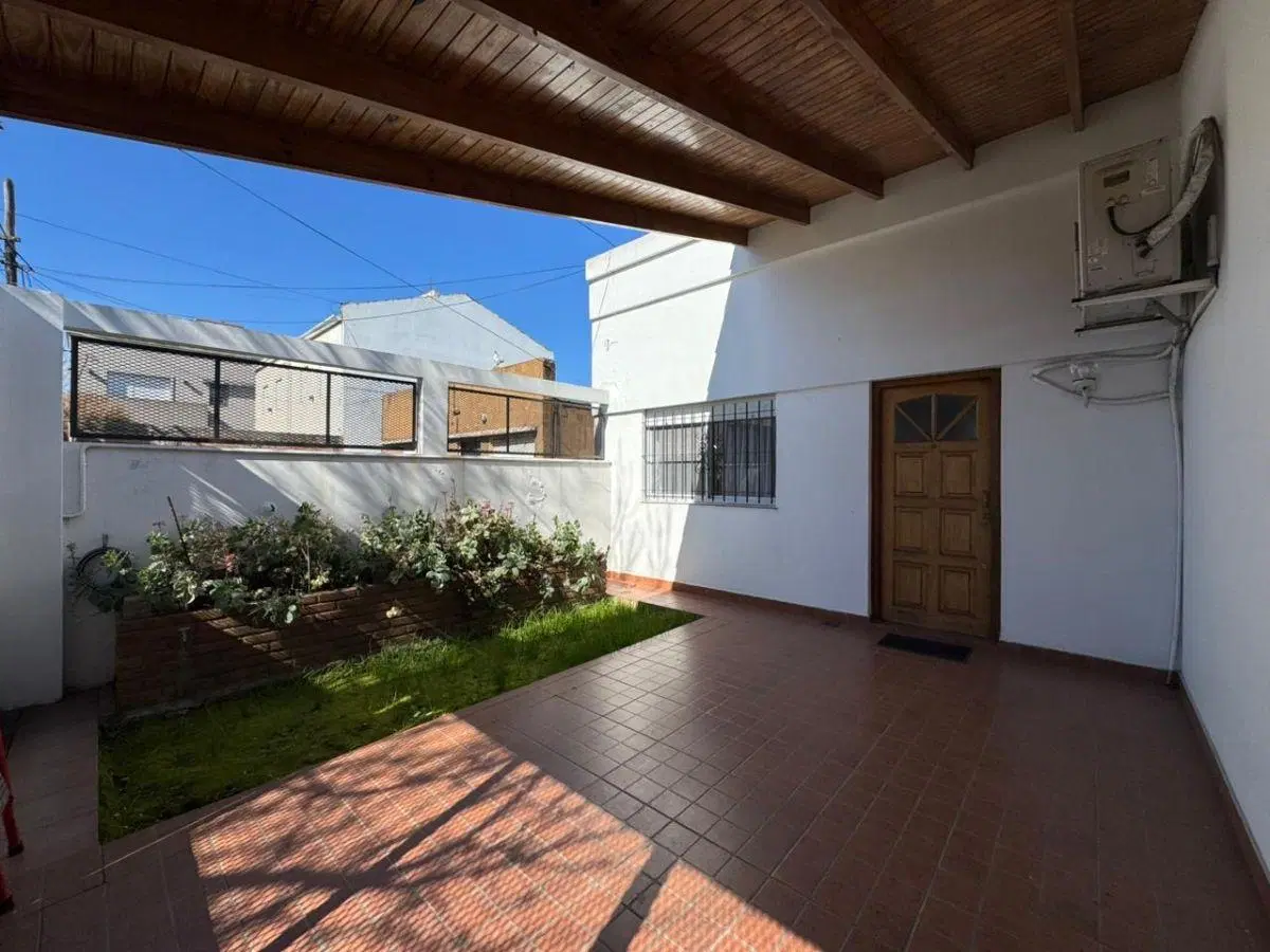 Casa de 3 habitaciones con garage y patio en Tolosa 4