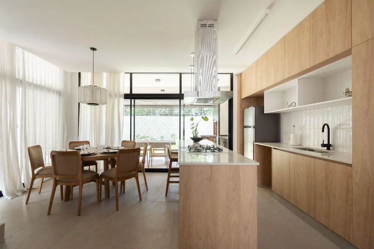 VENTA CASA 4 AMBIENTES PARQUE LELOIR COCHERA 2
