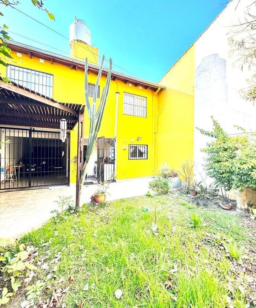 VENTA CASA 4 AMBIENTES EN CASTELAR 2