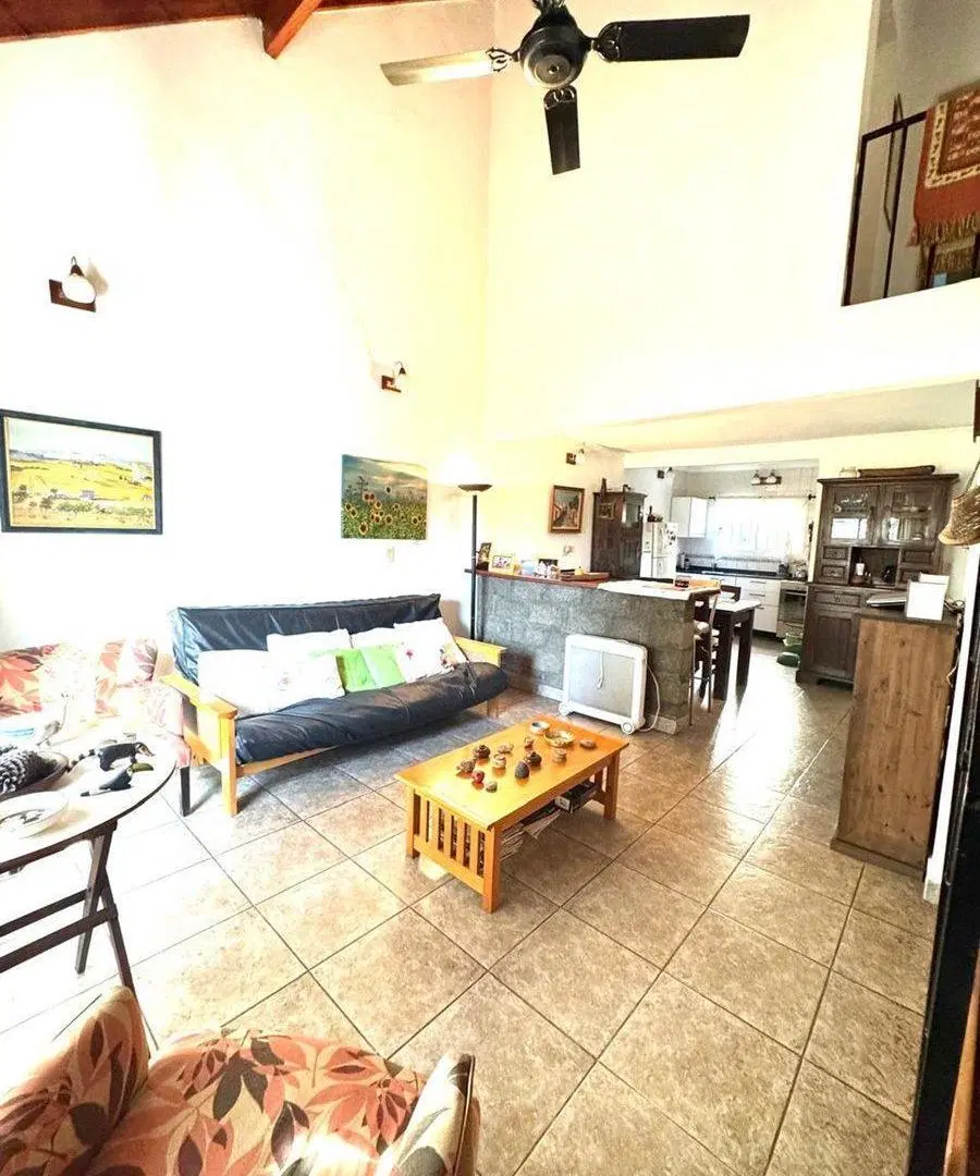 VENTA CASA 4 AMBIENTES EN CASTELAR 3