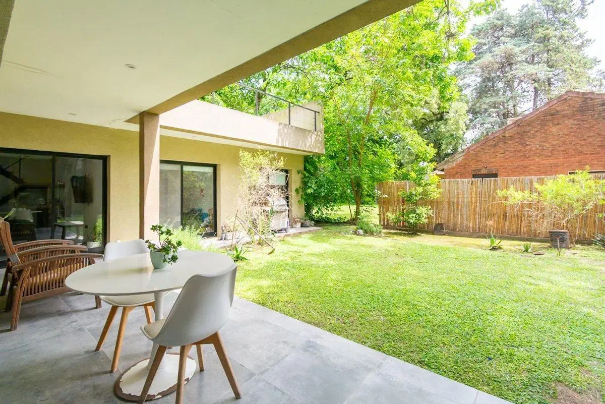 VENTA CASA 4 AMBIENTES COMPLEJO CERRADO P. LELOIR 5
