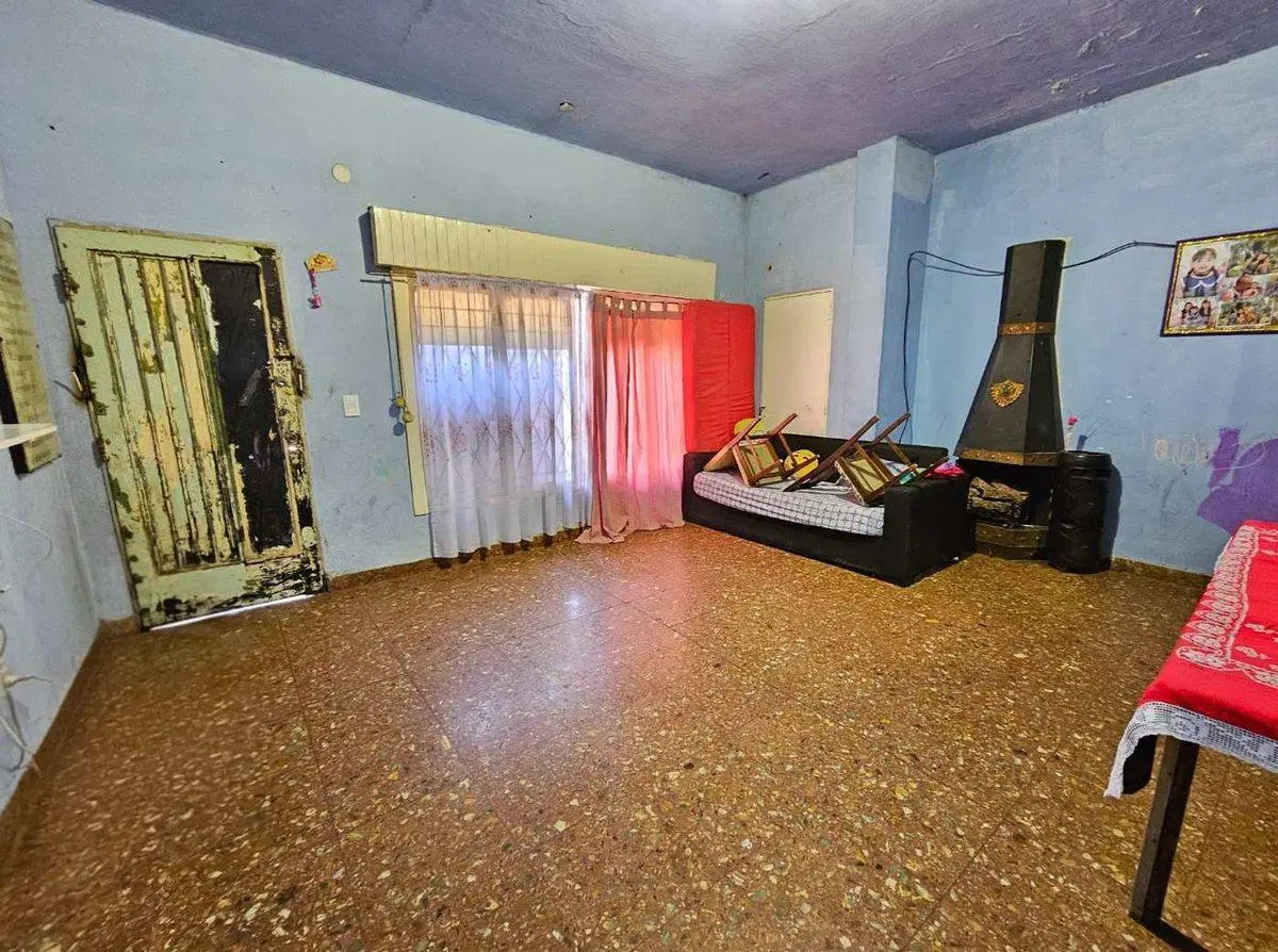 VENTA CASA 4 AMBIENTES CASTELAR NORTE AV SARMIENTO 4