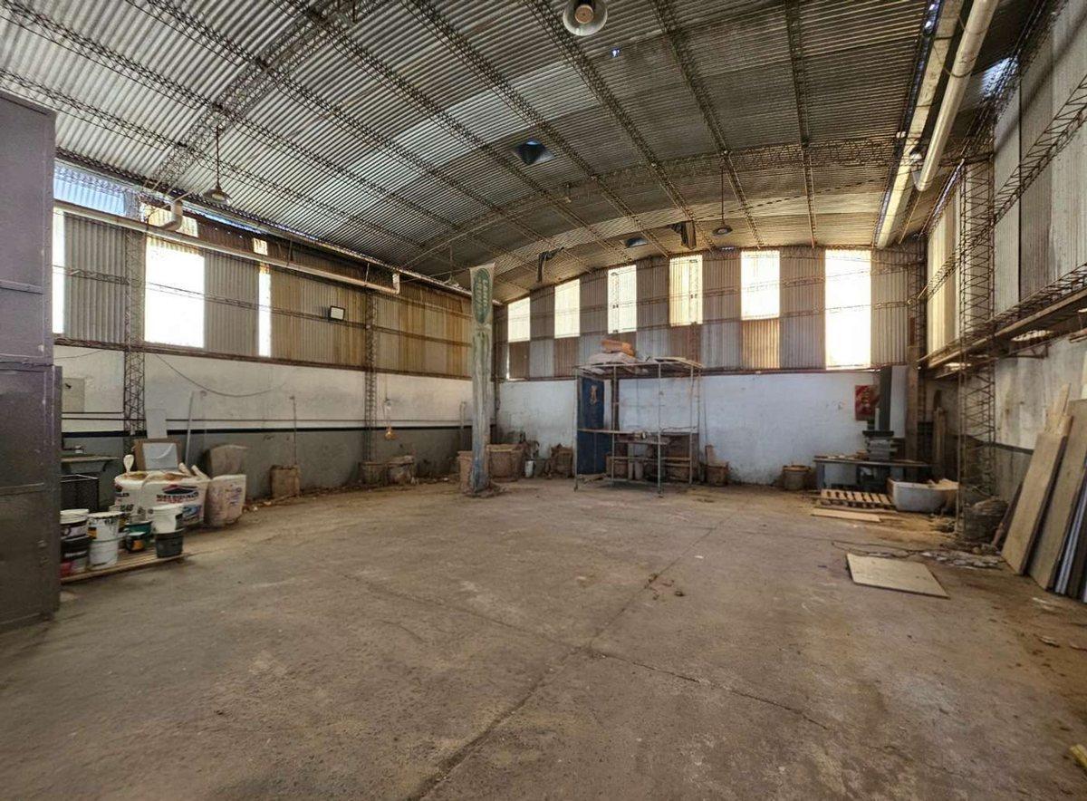 VENTA GALPON SOBRE LOTE APTO DESARROLLO MORON