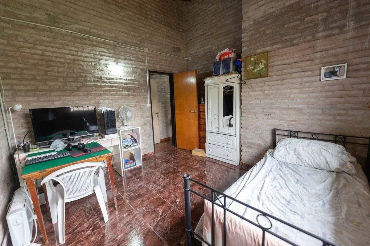 VENTA CASA CINCO AMBIENTES PASO DEL REY 3