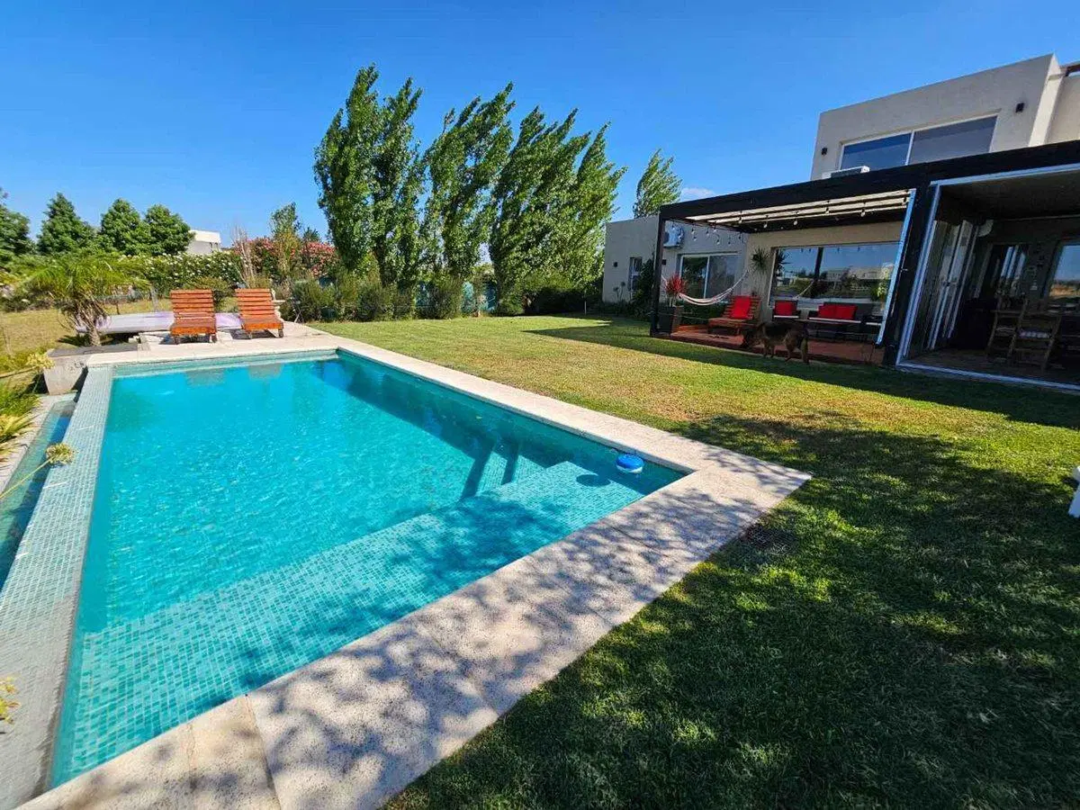 VENTA CASA 4 AMB A LA LAGUNA SAN SEBASTIAN AREA 10 4