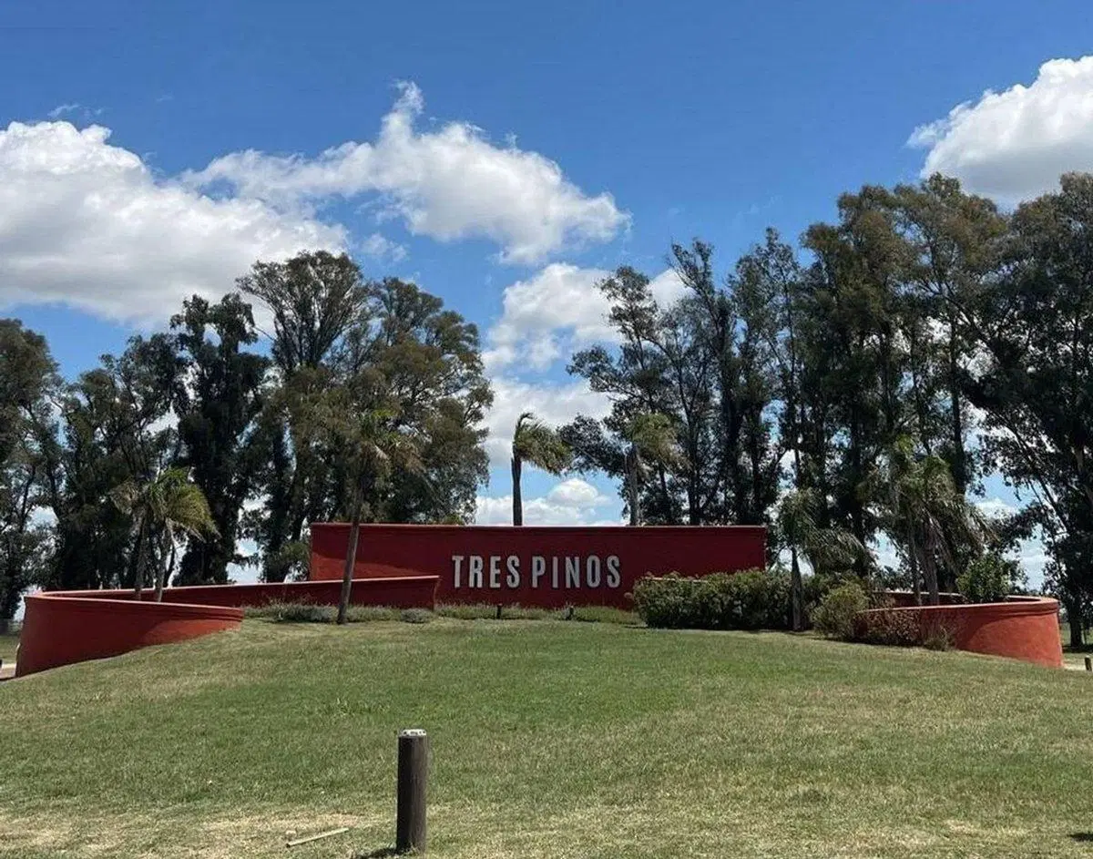 VENTA LOTE AL AGUA BARRIO ISLA TRES PINOS 5