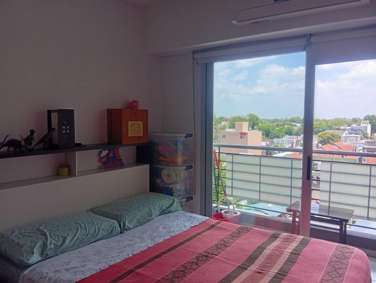 VENTA MONOAMBIENTE CON BALCÓN Y COCHERA. MORÓN