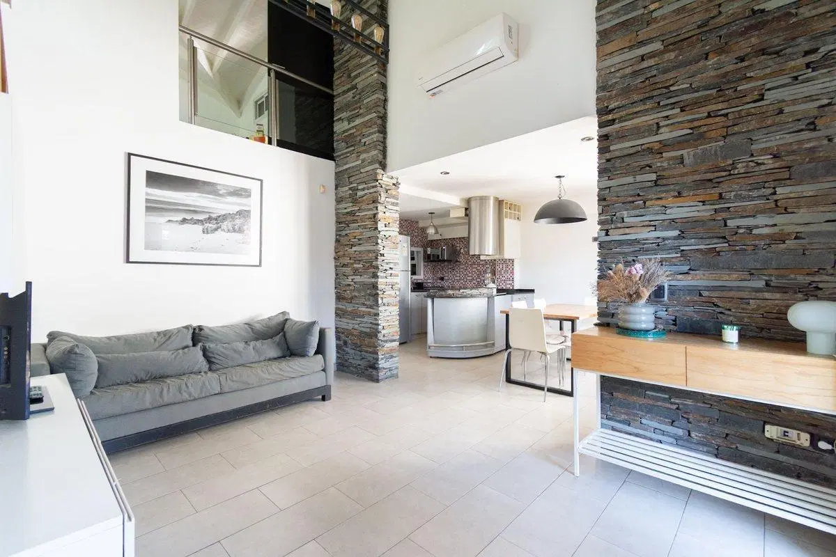 CASA EN VENTA EN CASTELAR NORTE 3 AMBIENTES 5