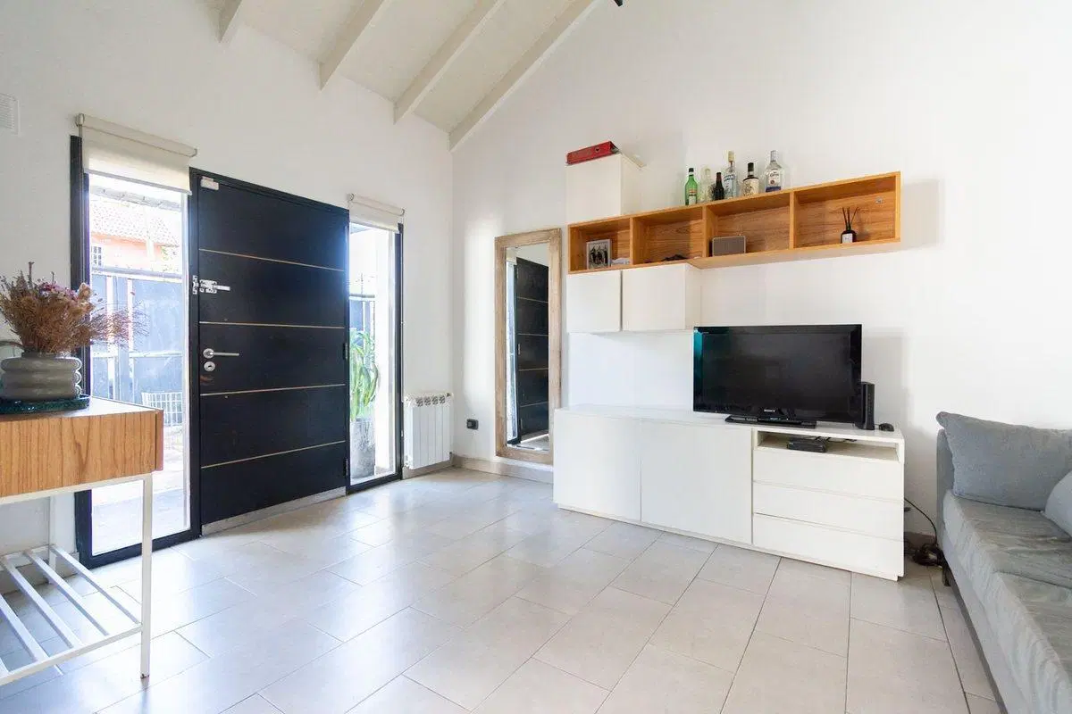 CASA EN VENTA EN CASTELAR NORTE 3 AMBIENTES 3