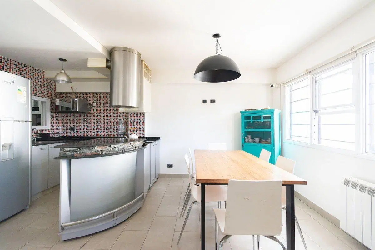CASA EN VENTA EN CASTELAR NORTE 3 AMBIENTES 4