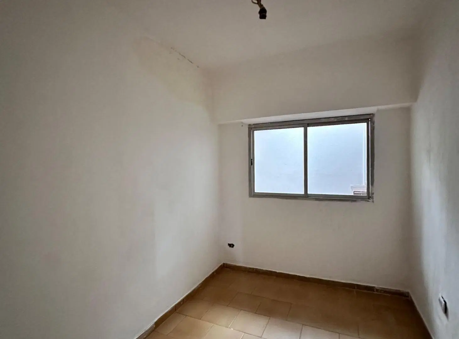 ALQUILER CASA 4 AMBIENTES CON COCHERA CASTELAR 4
