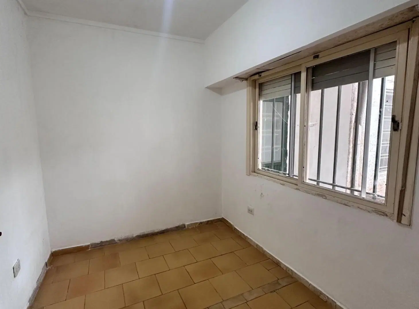 ALQUILER CASA 4 AMBIENTES CON COCHERA CASTELAR 3