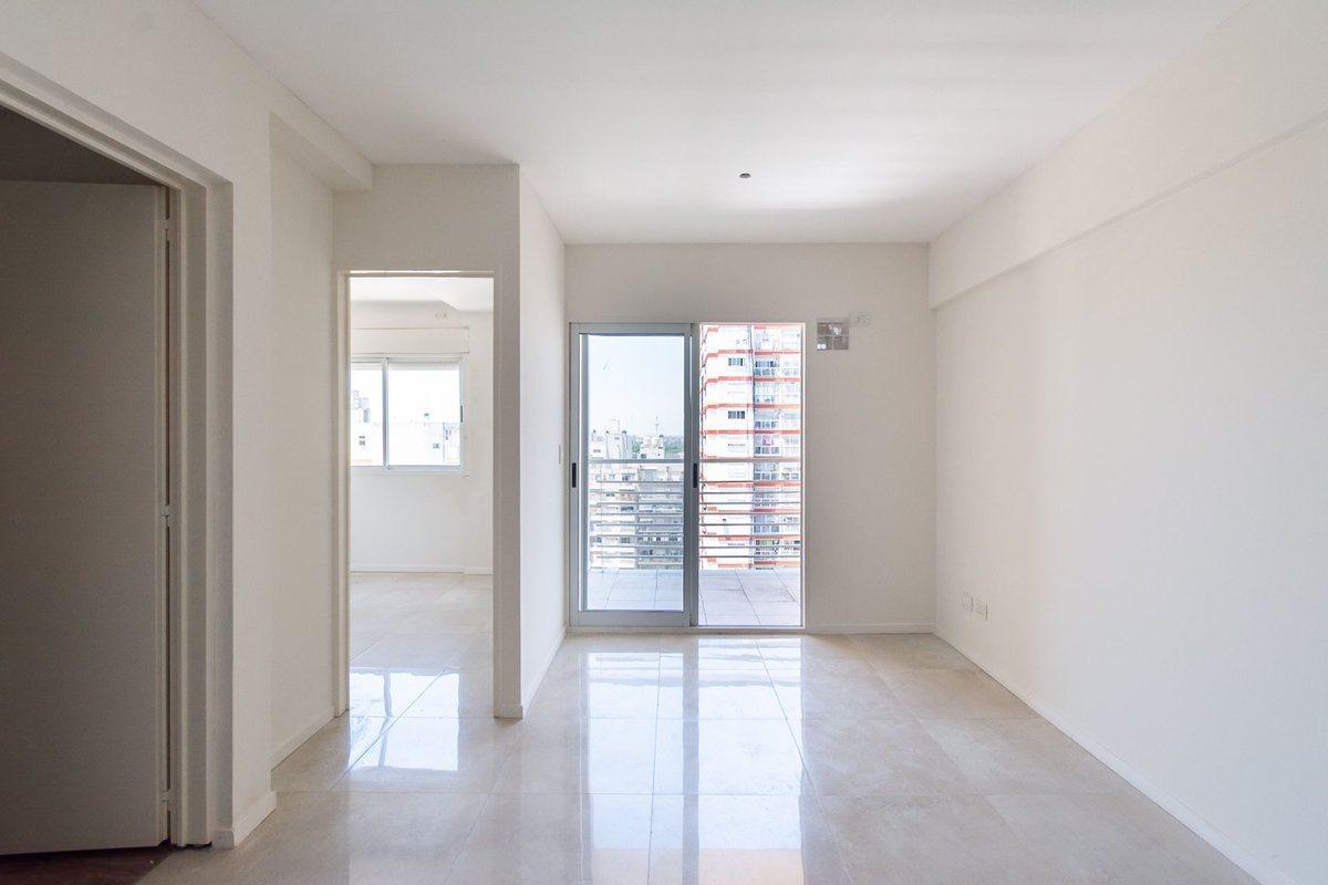 VENTA DEPARTAMENTO 2 AMBIENTES. FLORES CON BALCÓN
