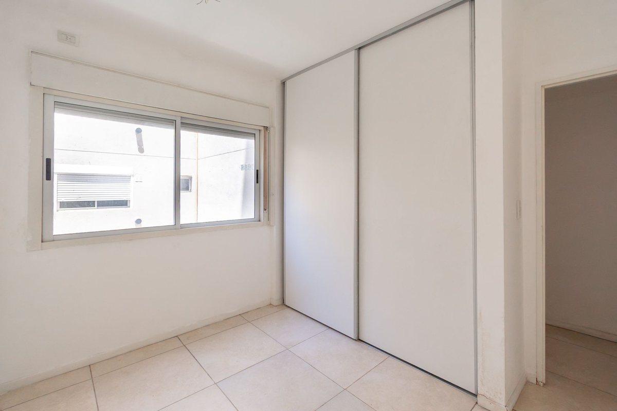 VENTA DEPARTAMENTO 2 AMBIENTES. FLORES CON BALCÓN