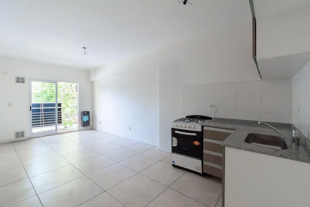 VENTA DEPARTAMENTO 2 AMBIENTES. FLORES CON BALCÓN 3