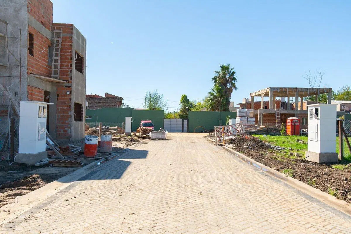 CASA VENTA ITUZAINGO 4 AMB BARRIO CERRADO FINANCIA 4