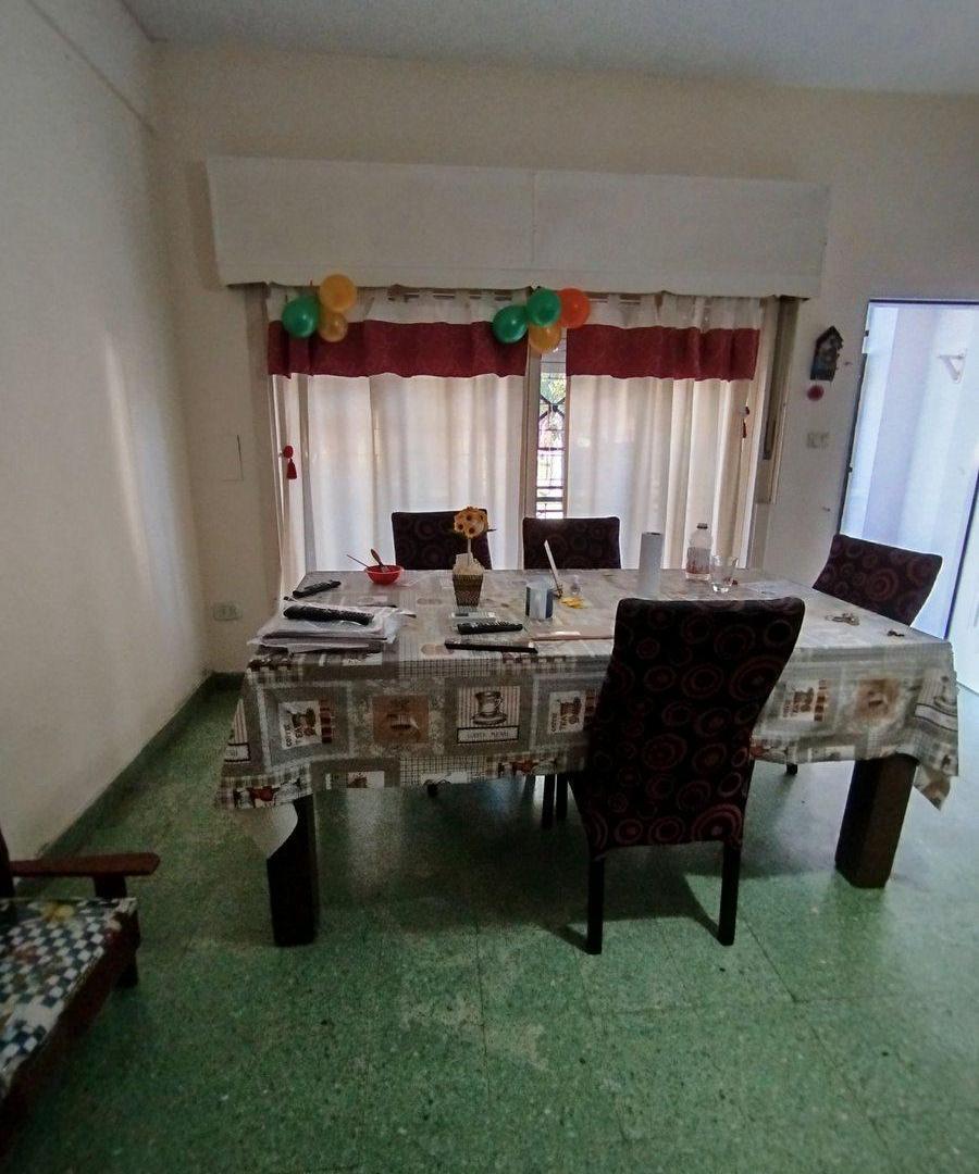 Foto de Venta Casa 3 Ambientes mas Departamento en Moron, imagen 1
