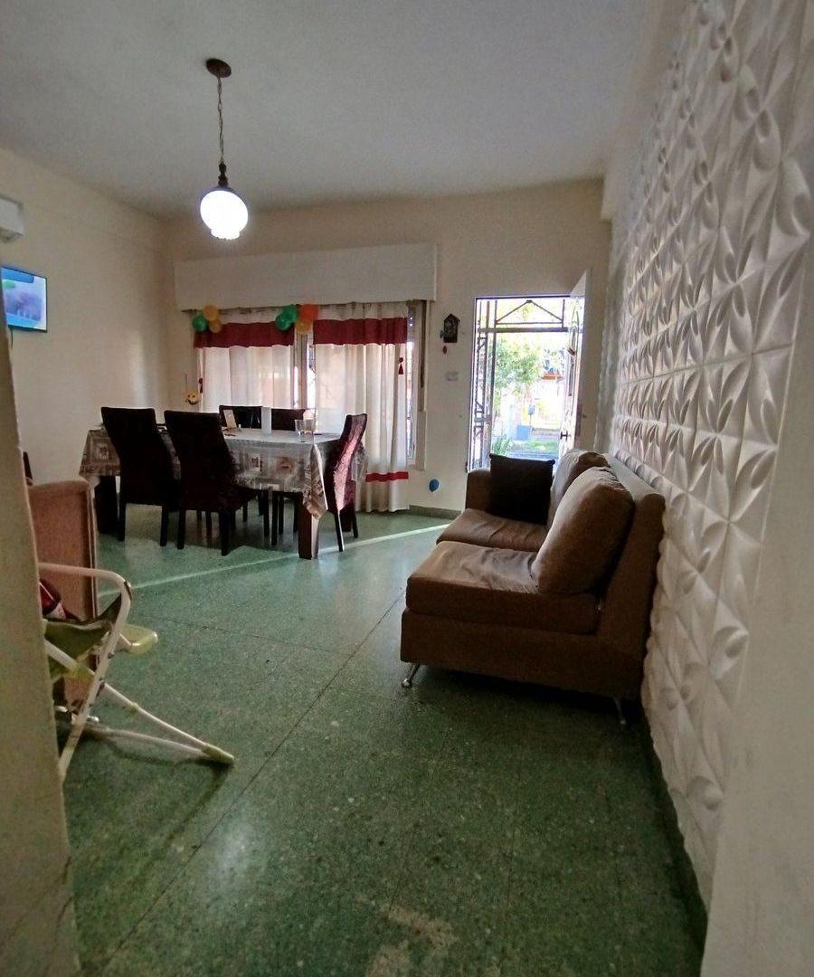 Foto de Venta Casa 3 Ambientes mas Departamento en Moron, imagen 2