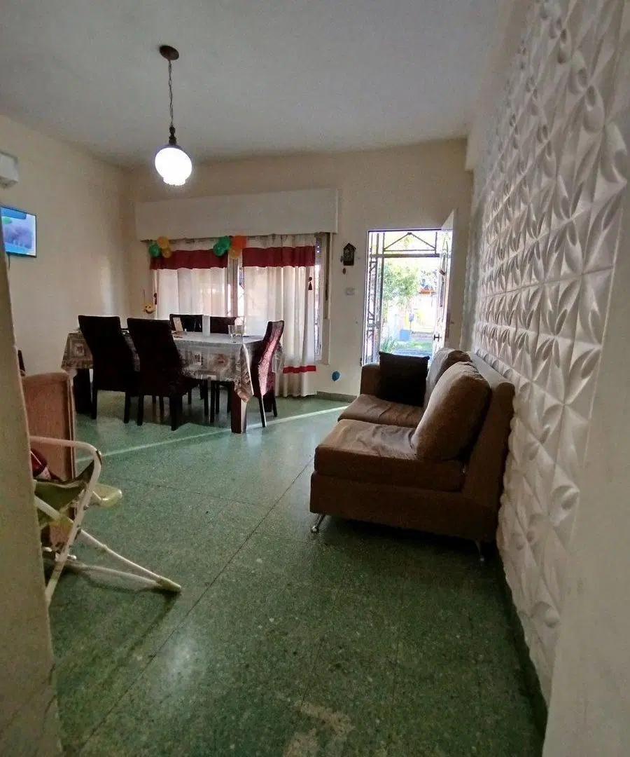 Venta Casa 3 Ambientes mas Departamento en Moron 2
