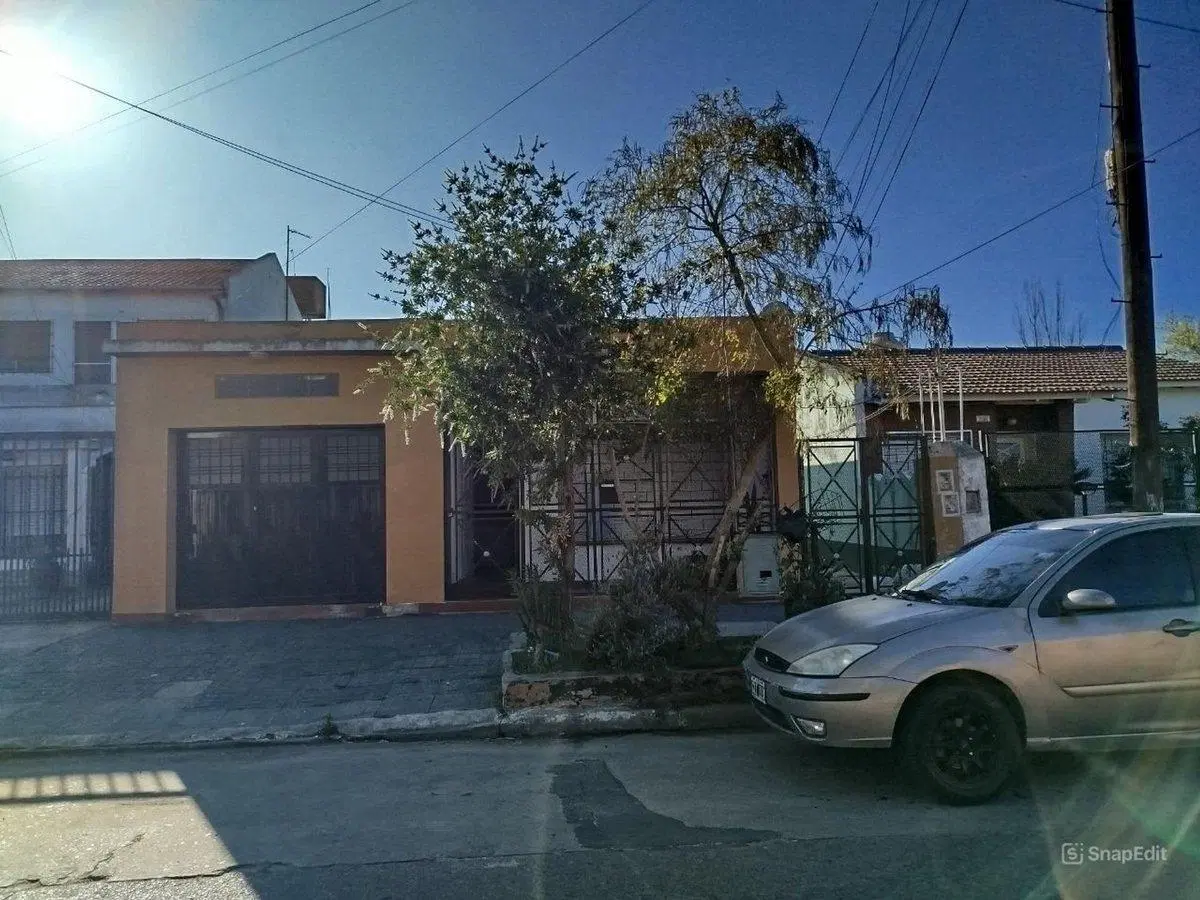 Venta Casa 3 Ambientes mas Departamento en Moron 3